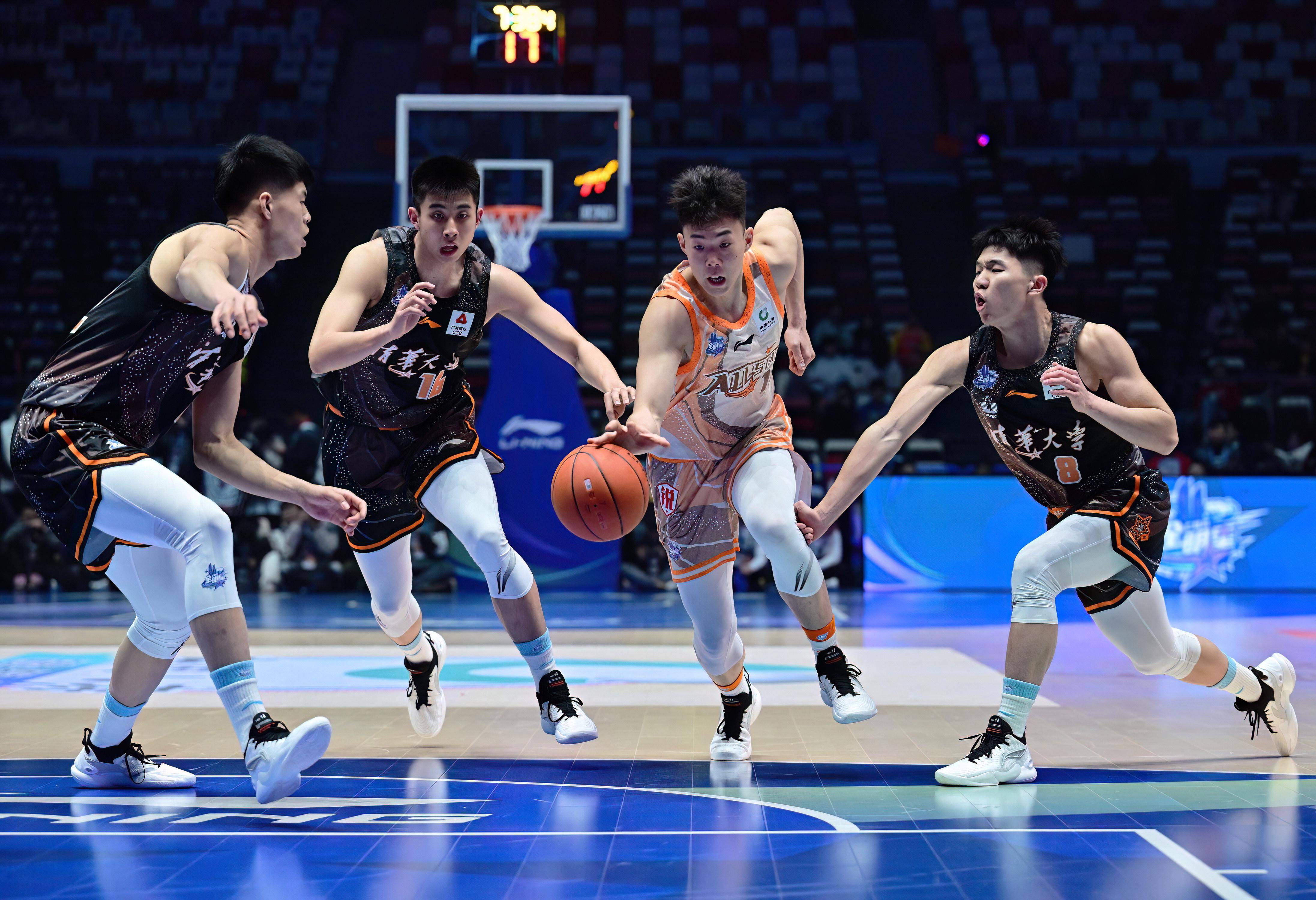 华体会教练-总决赛篮球赛场精彩绝伦，球员们斗志昂扬的简单介绍