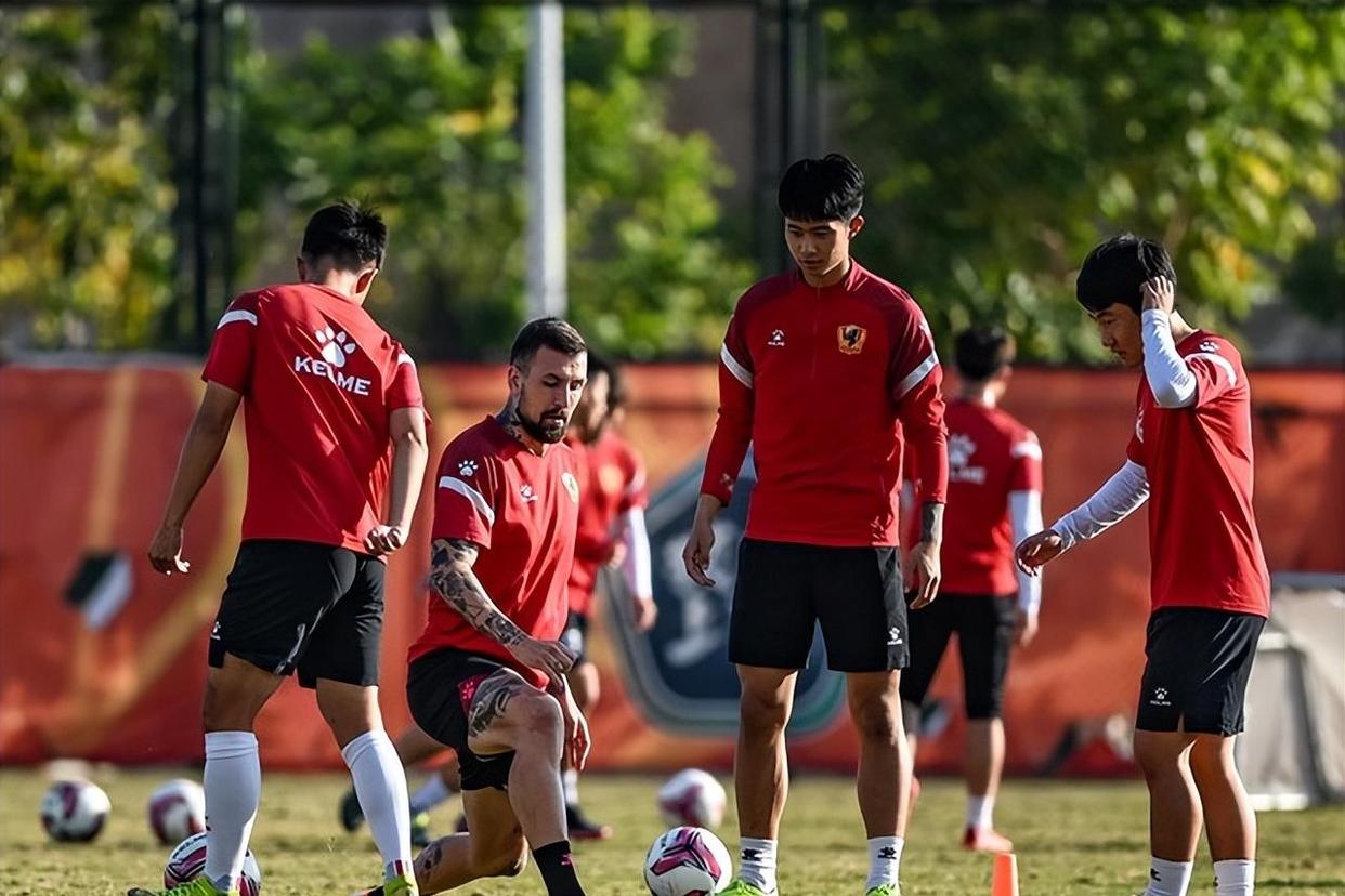 亚洲顶级球队交锋，国内队伍表现出色的简单介绍