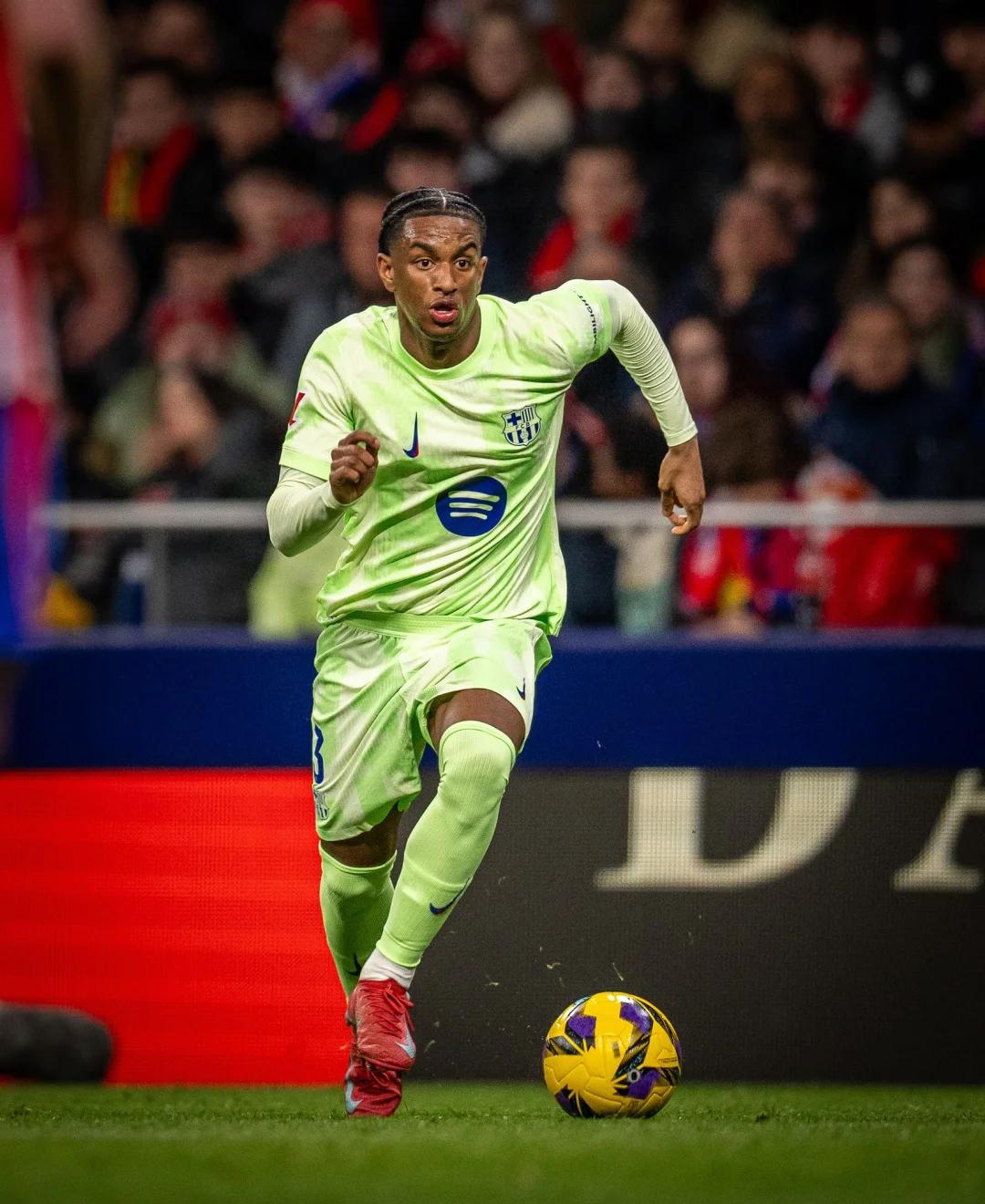 关于莱万特前锋冷静面对门将破门的信息