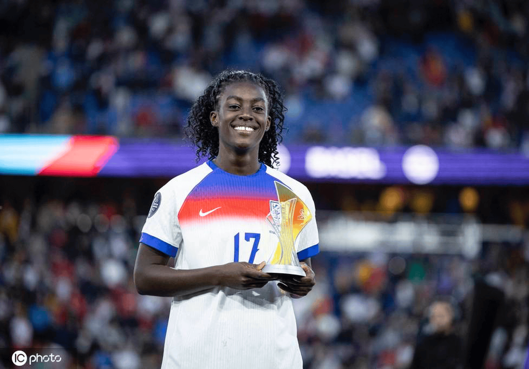 华体会平台-欧洲女子足球运动员实力过人