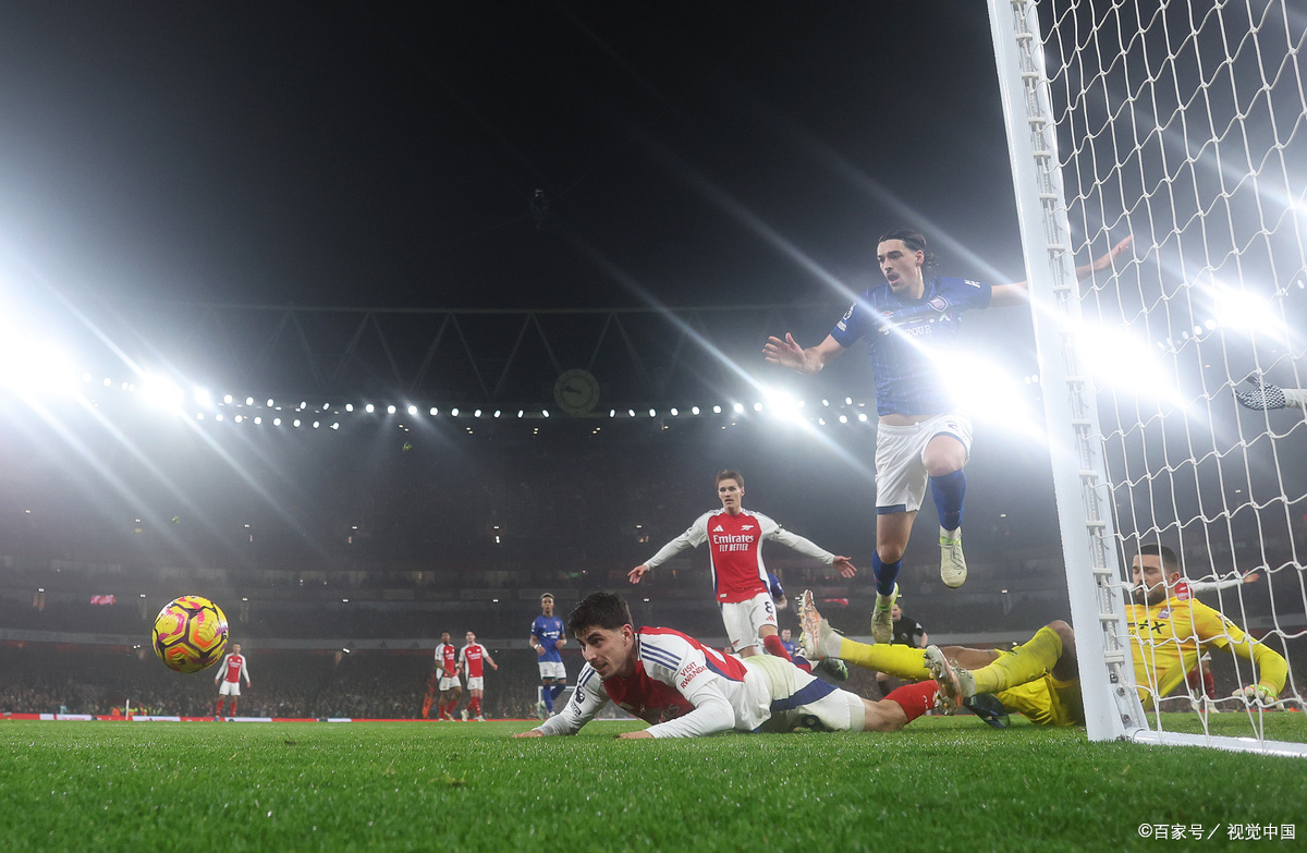 华体会官方登录入口-球队争夺足球胜利的对决