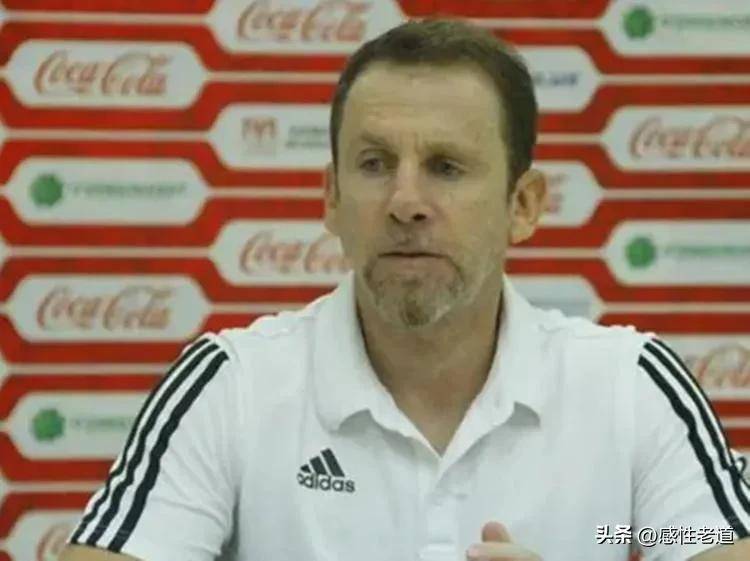 弗罗茨瓦夫主教练下课，球队拟调整战术，期盼转机