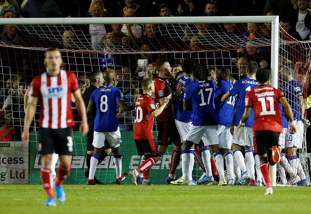 洲际足球赛场上的豪门球队集结全力