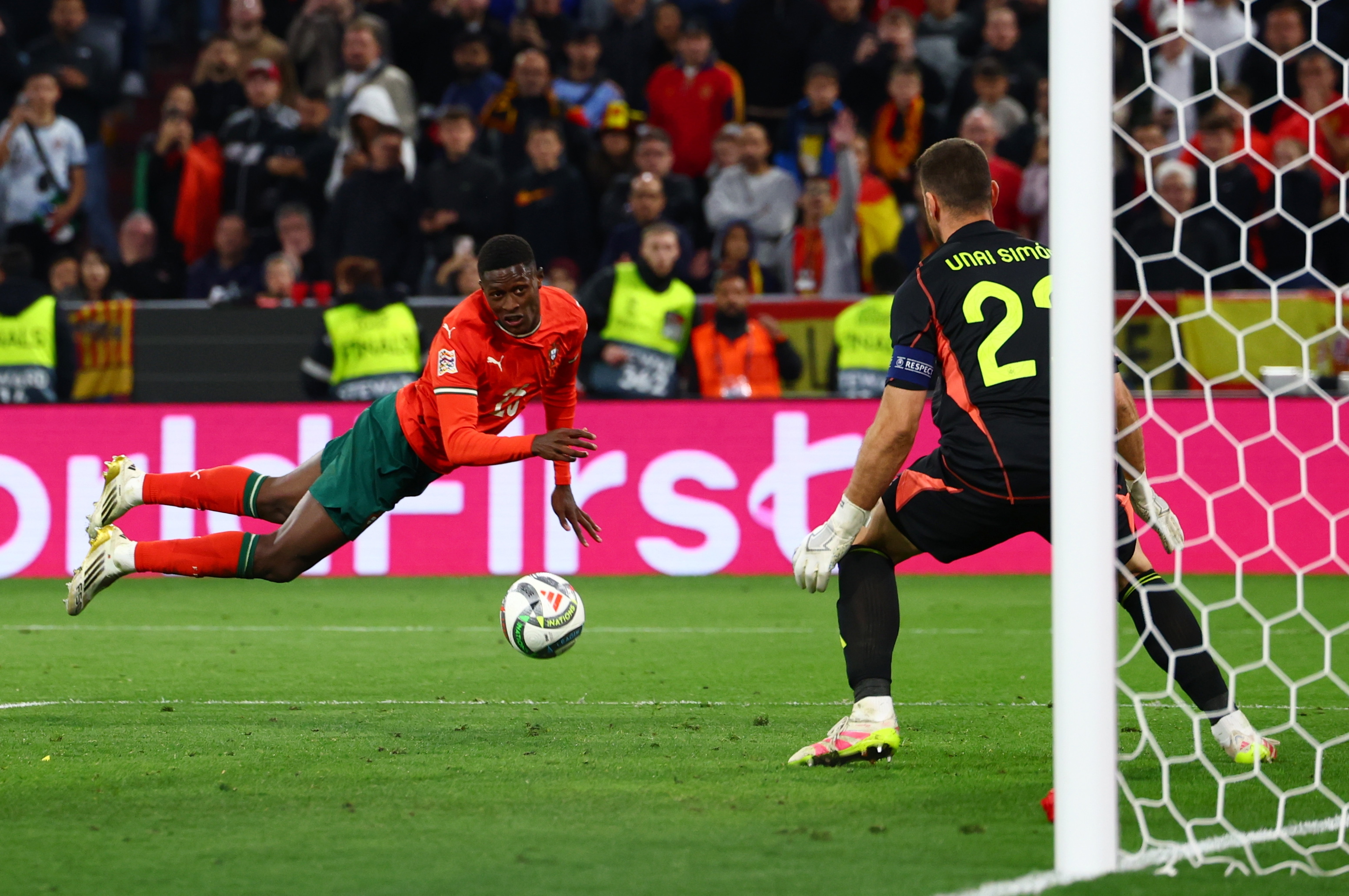 比利时队主场轻松取胜，葡萄牙队憾失连胜纪录