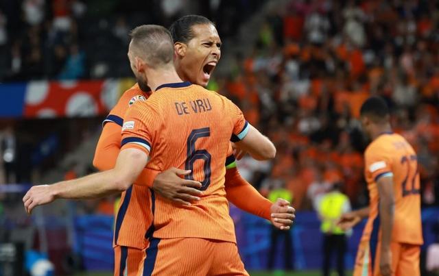 华体会官网登录网址-深圳队爆发神级表现，欧洲杯被彻底压制，逆转