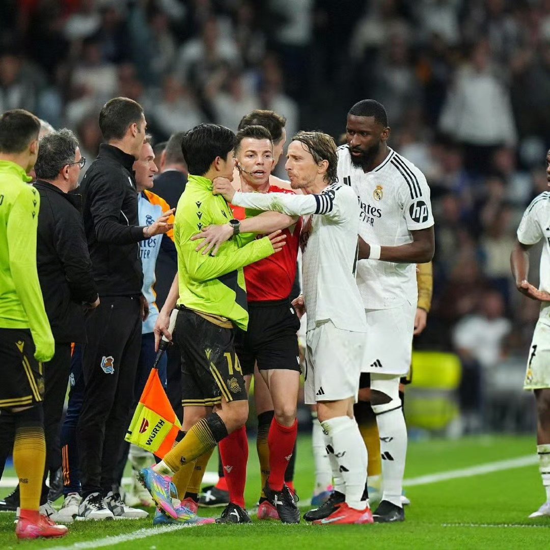 包含西班牙队在客场逼平瑞典队,触底反弹的词条 包含西班牙队在客场逼平瑞典队,触底反弹的词条