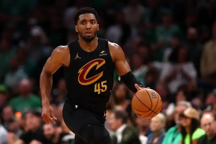 犹他爵士逆袭击溃掘金，米切尔全场疯狂轰炸威胁