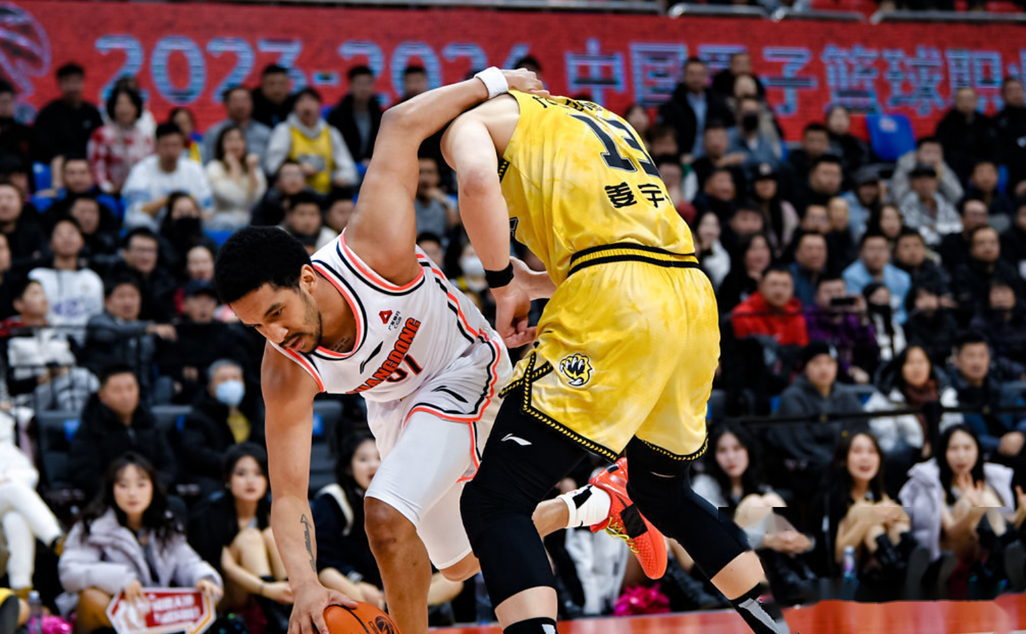 关于广东华南虎主场大胜，连胜场数达到5场的信息