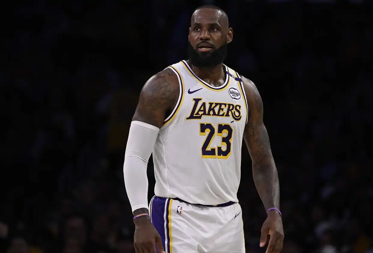 华体会vip注册-詹皇面对老东家，神勇带领骑士晋级