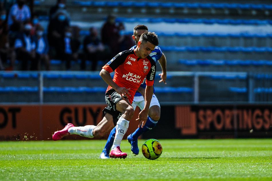 包含里昂客场逆转斯特拉斯堡，取得重要胜利的词条