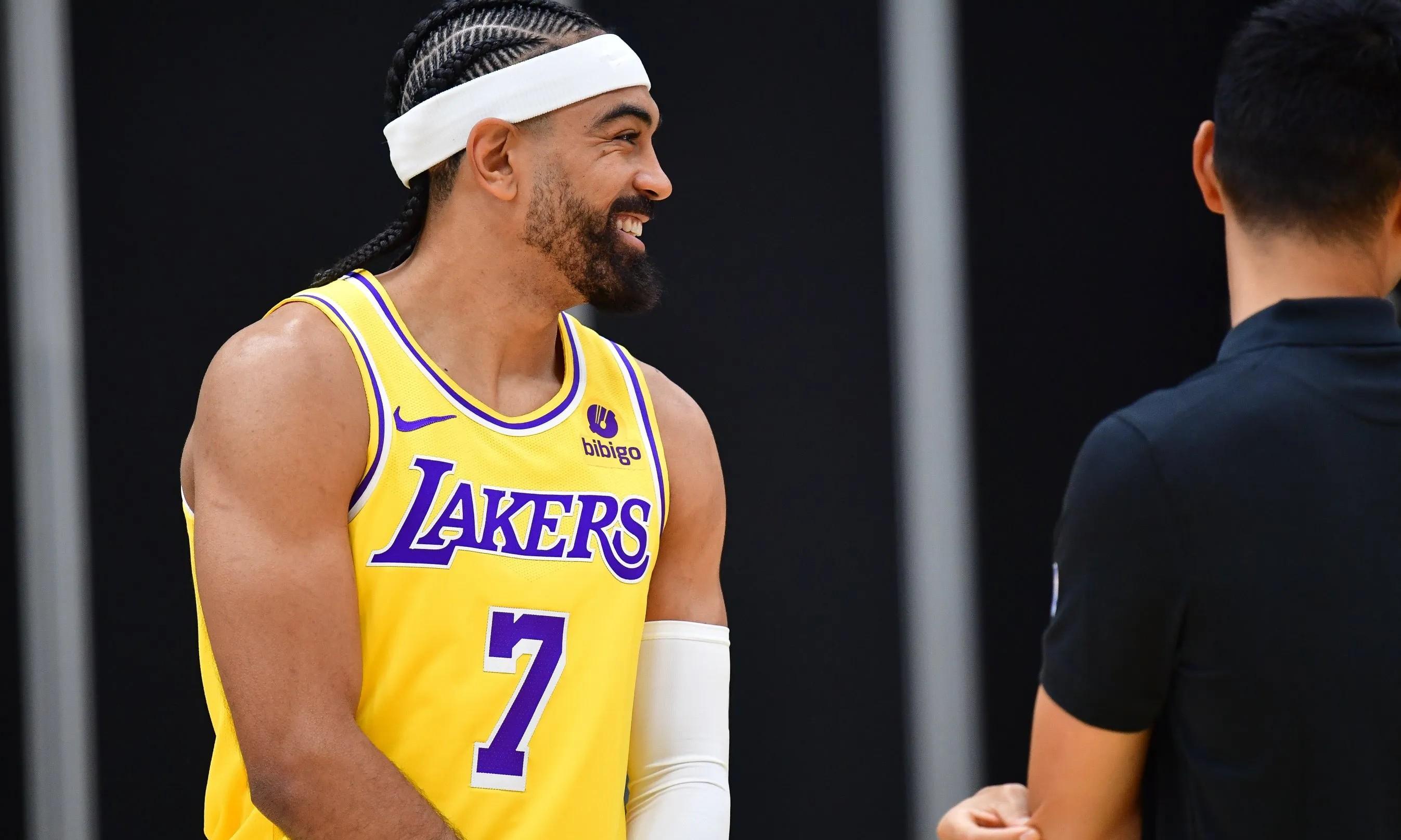 湖人遭遇连败，雄鹿再度夺冠赛季的简单介绍