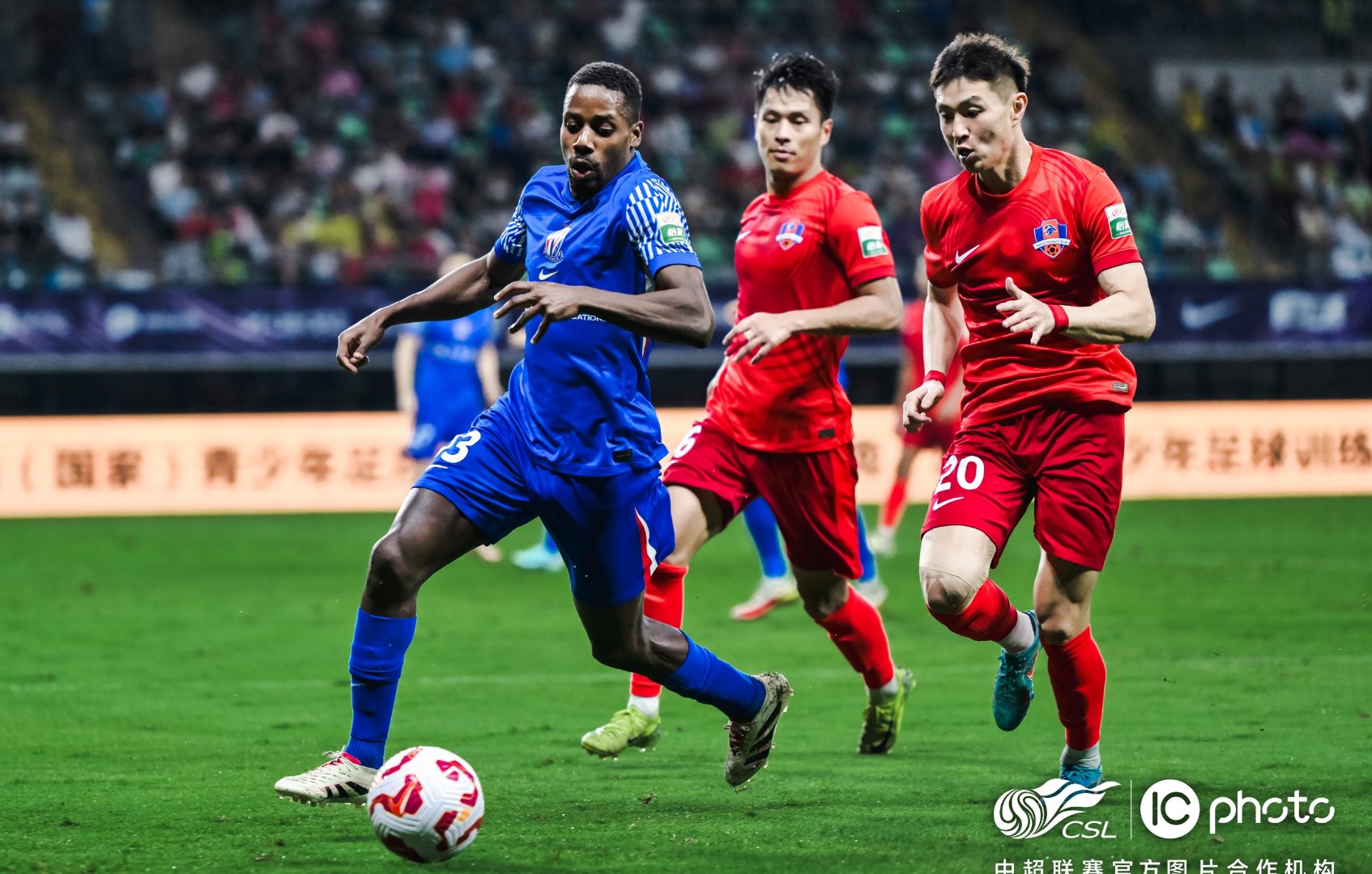 包含悉数阵容亮相：中超各大豪门球队备战下轮比赛的词条