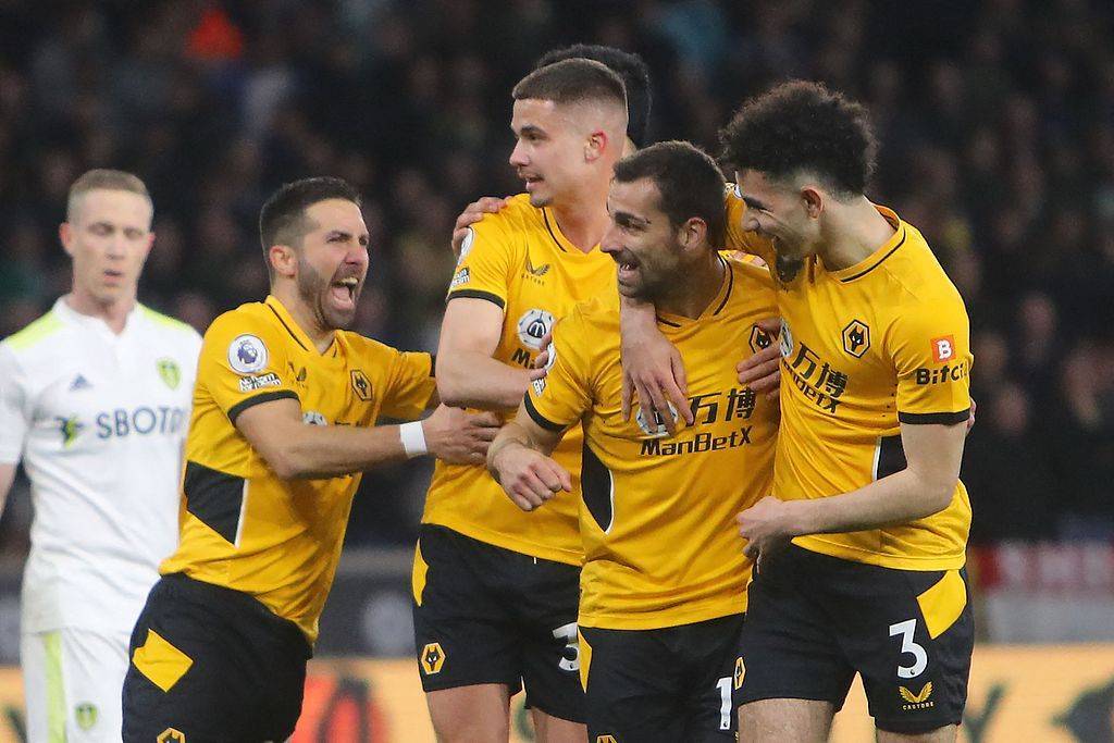 狼队客场逼平曼联，展现争取欧战席位决心的简单介绍