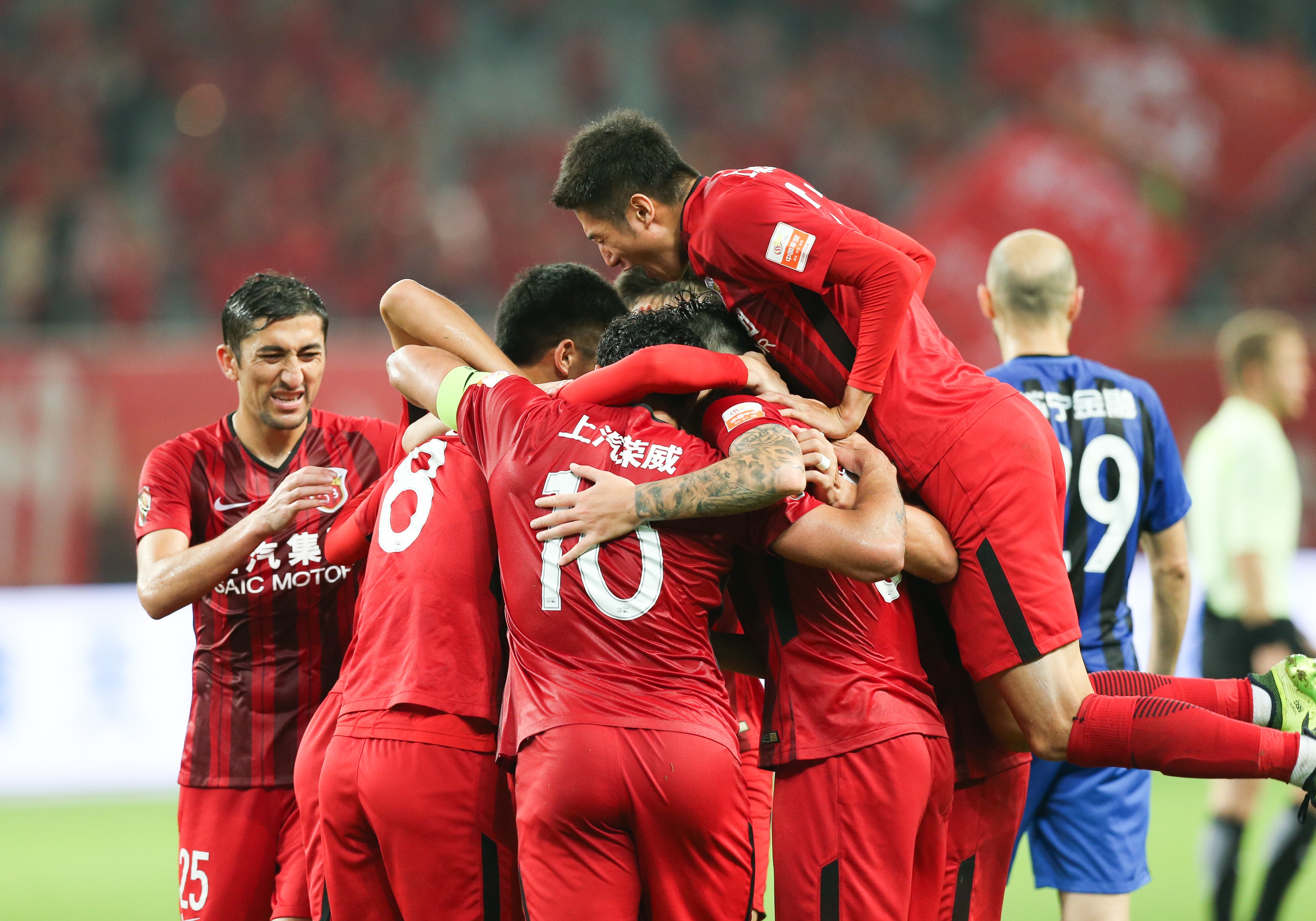 大比赛临近!球迷狂热期待巅峰对决的简单介绍 大比赛临近!球迷狂热期待巅峰对决的简单介绍