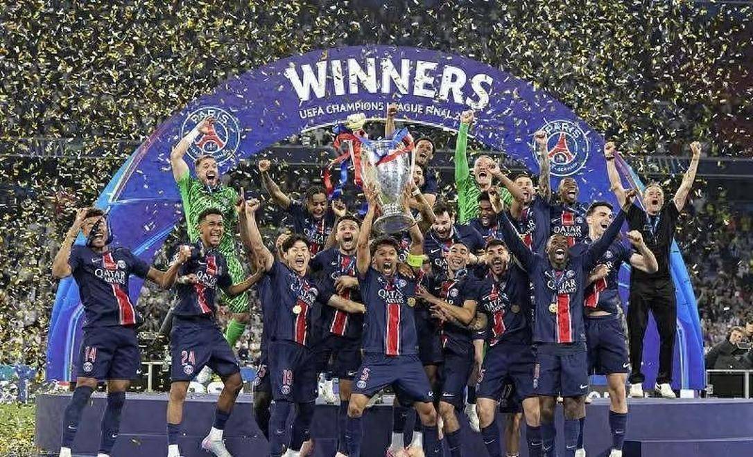 关于巴黎圣日耳曼球员在社区开办足球学校的信息